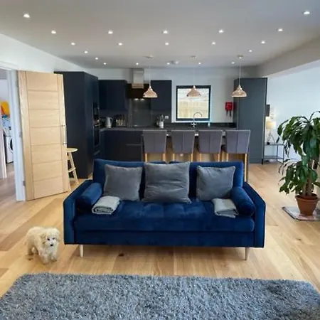Holiday home Lowenna *